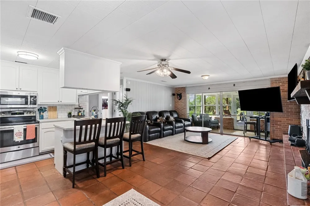 180 Freeman Circle George West, TX 78022