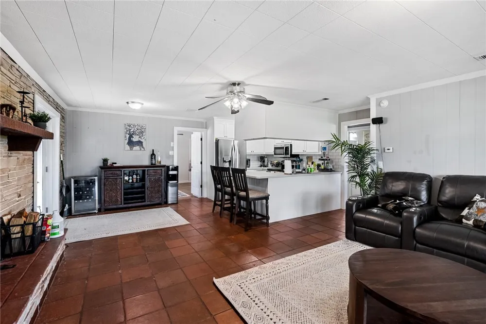 180 Freeman Circle George West, TX 78022