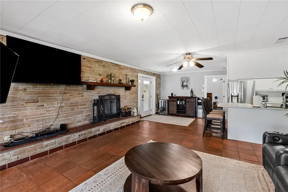 180 Freeman Circle George West, TX 78022