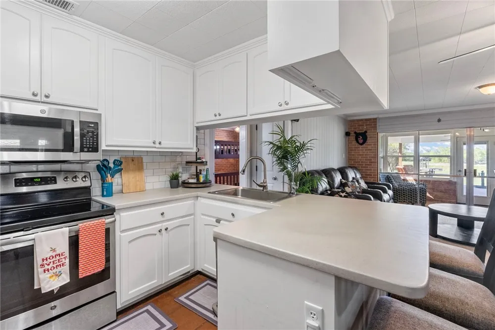 180 Freeman Circle George West, TX 78022
