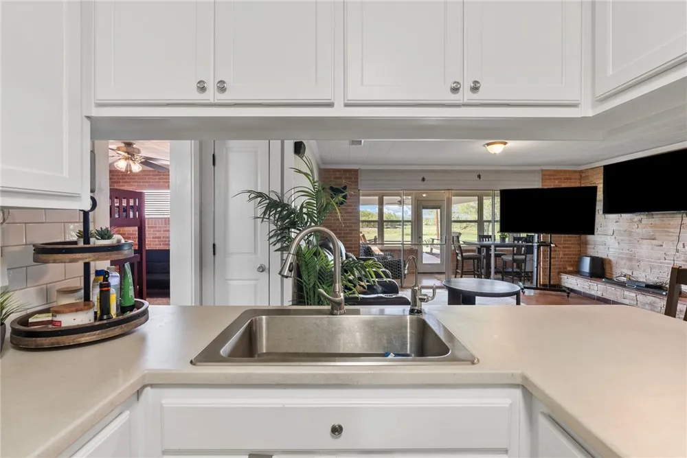 180 Freeman Circle George West, TX 78022
