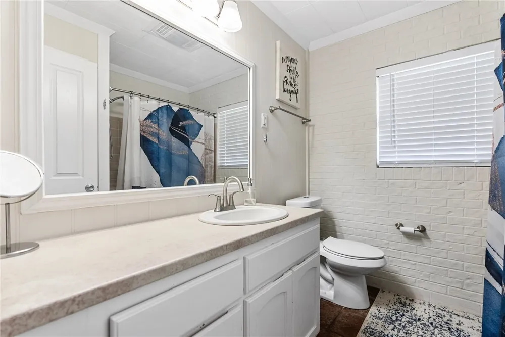 180 Freeman Circle George West, TX 78022