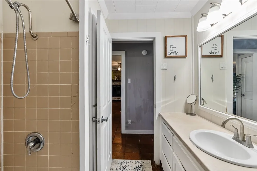 180 Freeman Circle George West, TX 78022