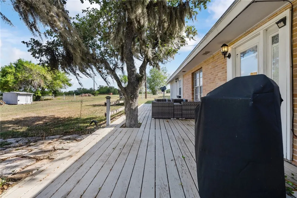 180 Freeman Circle George West, TX 78022