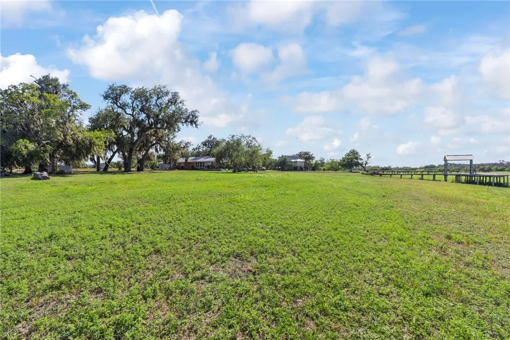 180 Freeman Circle George West, TX 78022