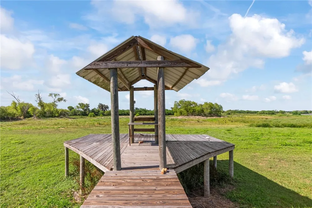 180 Freeman Circle George West, TX 78022
