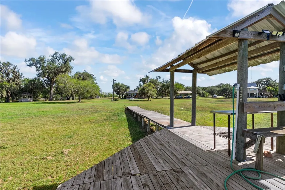 180 Freeman Circle George West, TX 78022