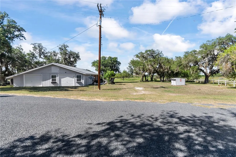 180 Freeman Circle George West, TX 78022
