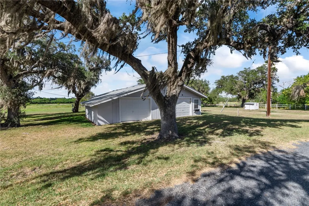 180 Freeman Circle George West, TX 78022