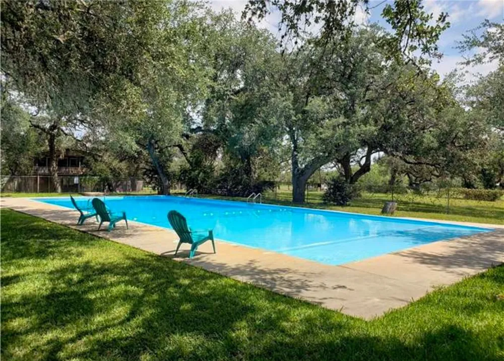 180 Freeman Circle George West, TX 78022