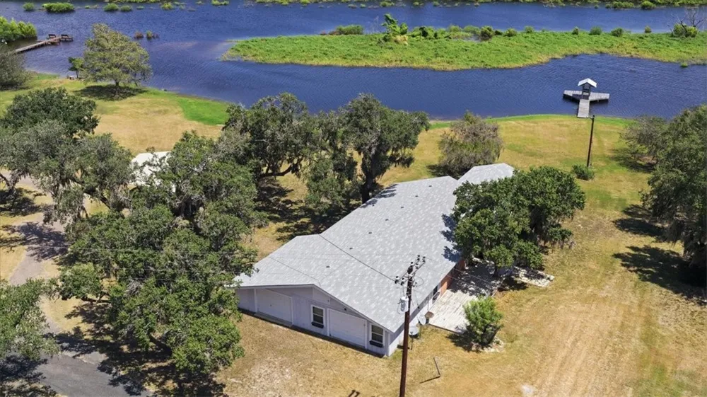 180 Freeman Circle George West, TX 78022