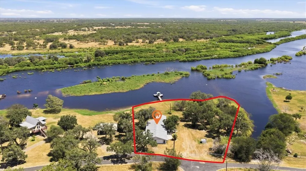 180 Freeman Circle George West, TX 78022