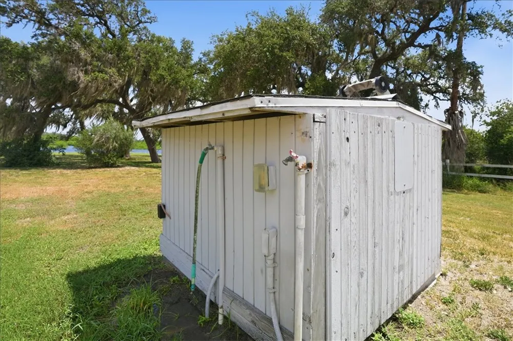 180 Freeman Circle George West, TX 78022
