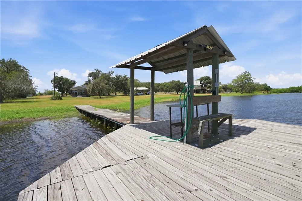180 Freeman Circle George West, TX 78022