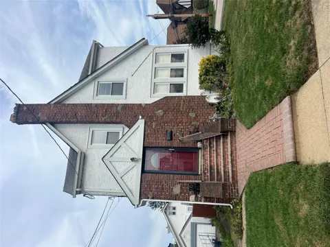 90 Pearsall Avenue