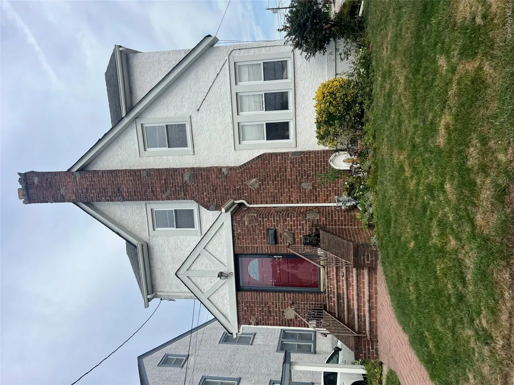 90 Pearsall Avenue Lynbrook, NY 11563
