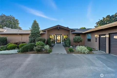839 Country Club Road