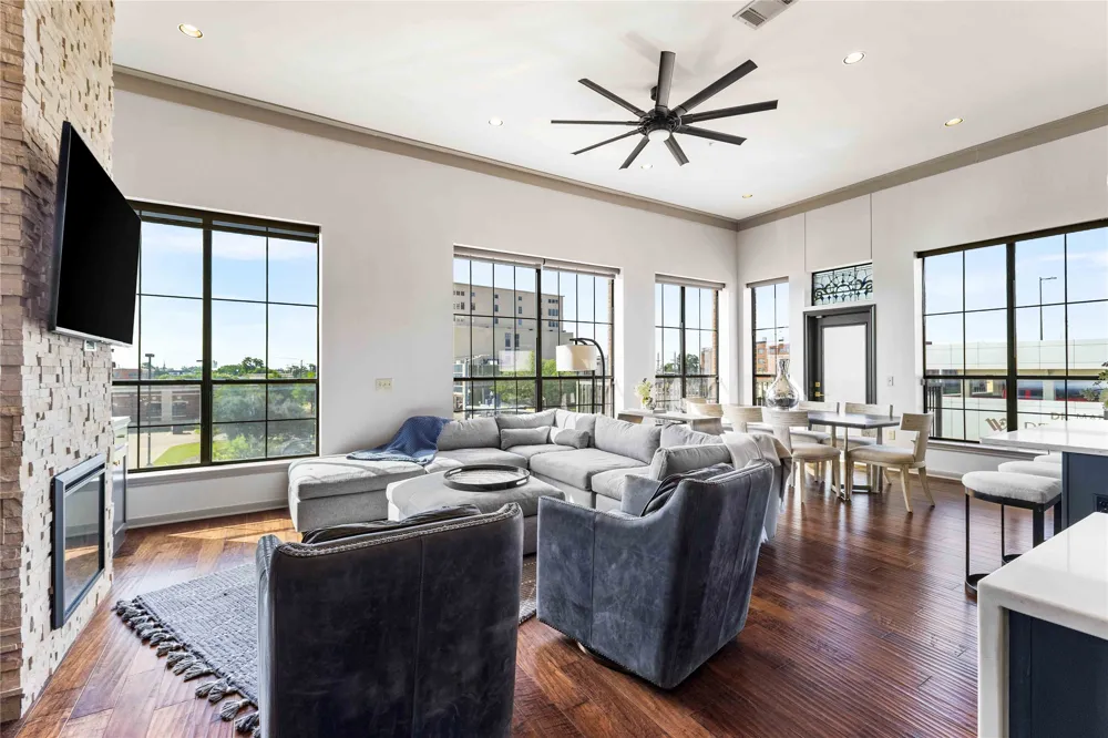 330 Austin Avenue #322 Waco, TX 76701