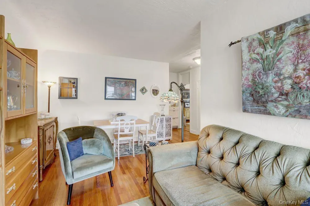 141 Woodmere Boulevard #6E Woodmere, NY 11598