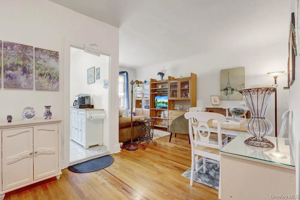 141 Woodmere Boulevard #6E Woodmere, NY 11598