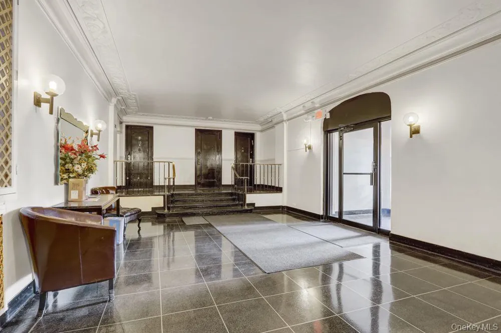 141 Woodmere Boulevard #6E Woodmere, NY 11598