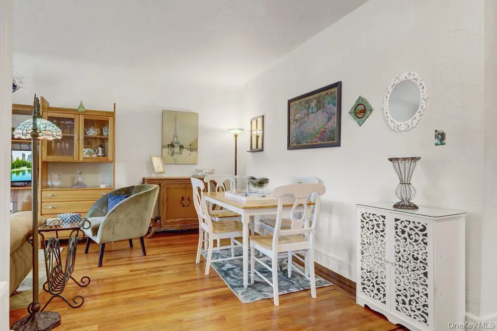 141 Woodmere Boulevard #6E Woodmere, NY 11598