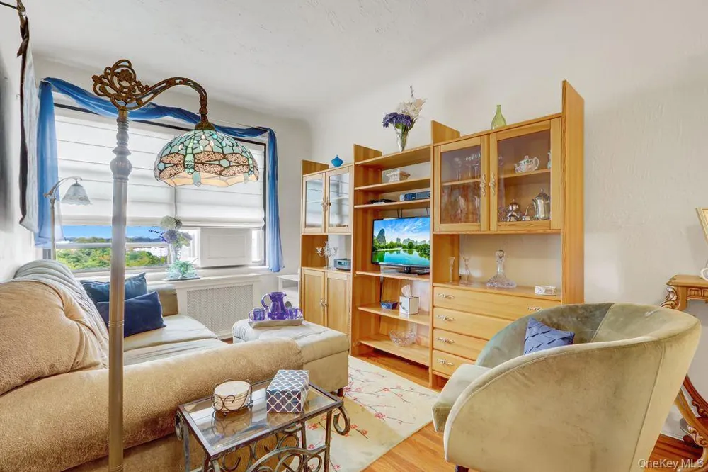 141 Woodmere Boulevard #6E Woodmere, NY 11598