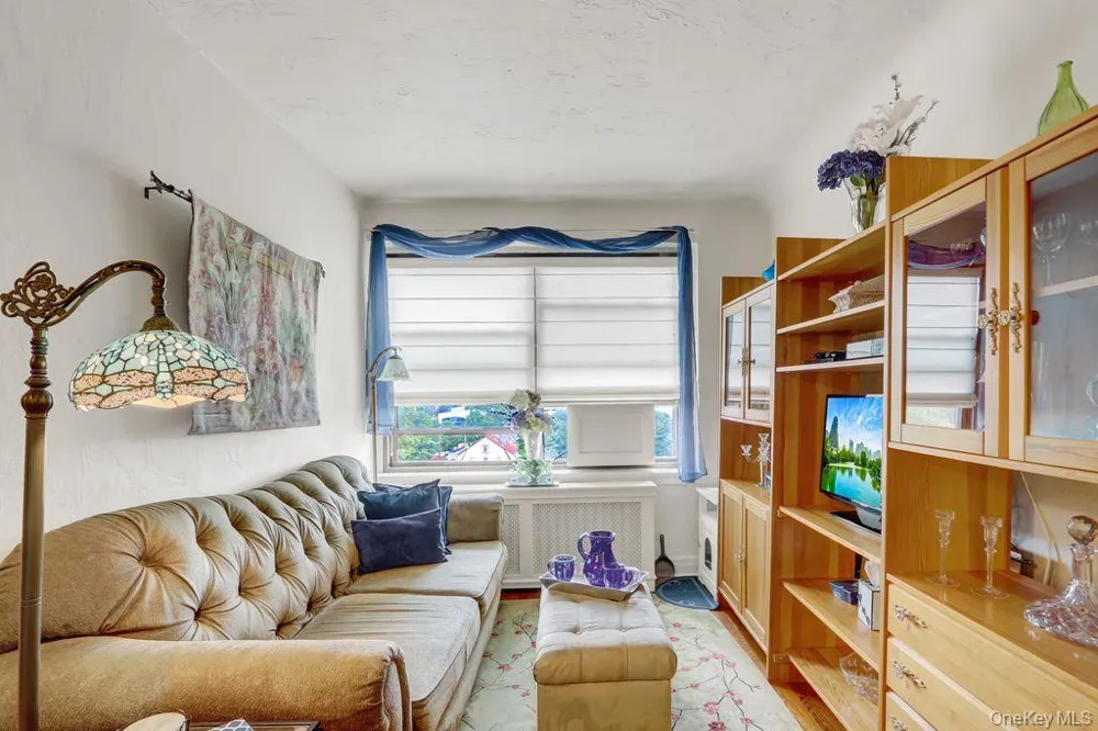 141 Woodmere Boulevard #6E Woodmere, NY 11598