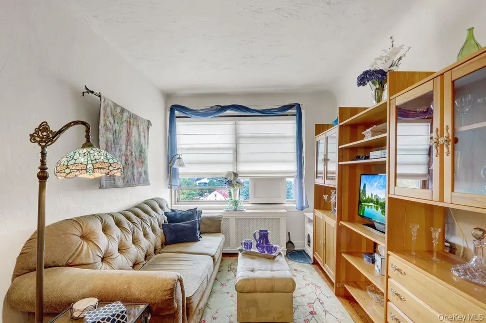 141 Woodmere Boulevard #6E Woodmere, NY 11598