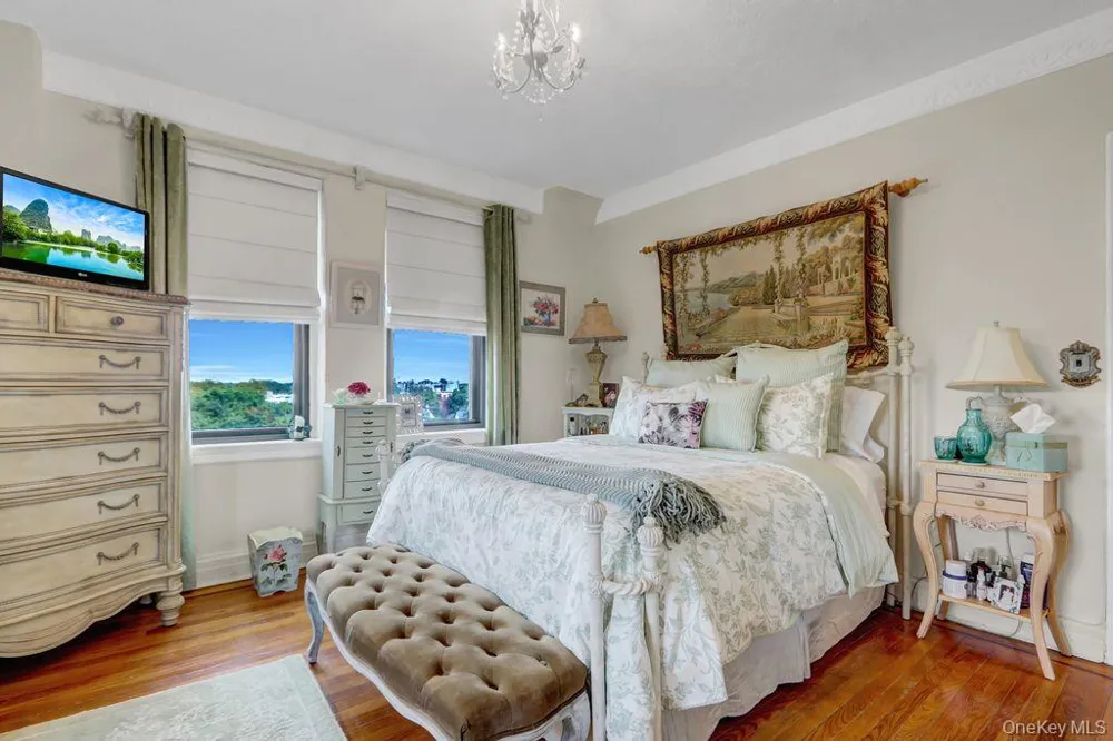 141 Woodmere Boulevard #6E Woodmere, NY 11598