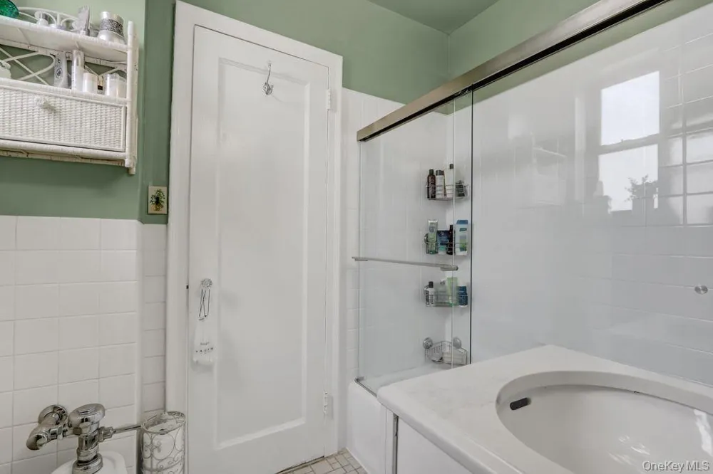 141 Woodmere Boulevard #6E Woodmere, NY 11598