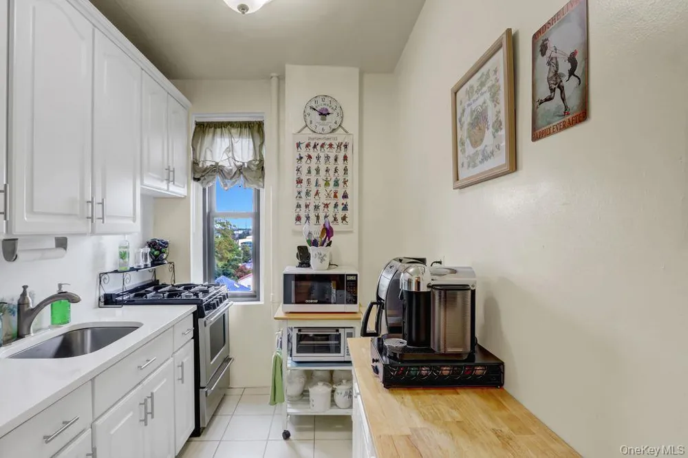 141 Woodmere Boulevard #6E Woodmere, NY 11598