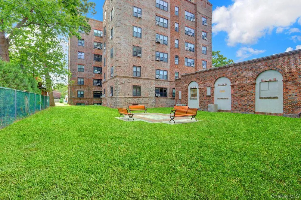 141 Woodmere Boulevard #6E Woodmere, NY 11598