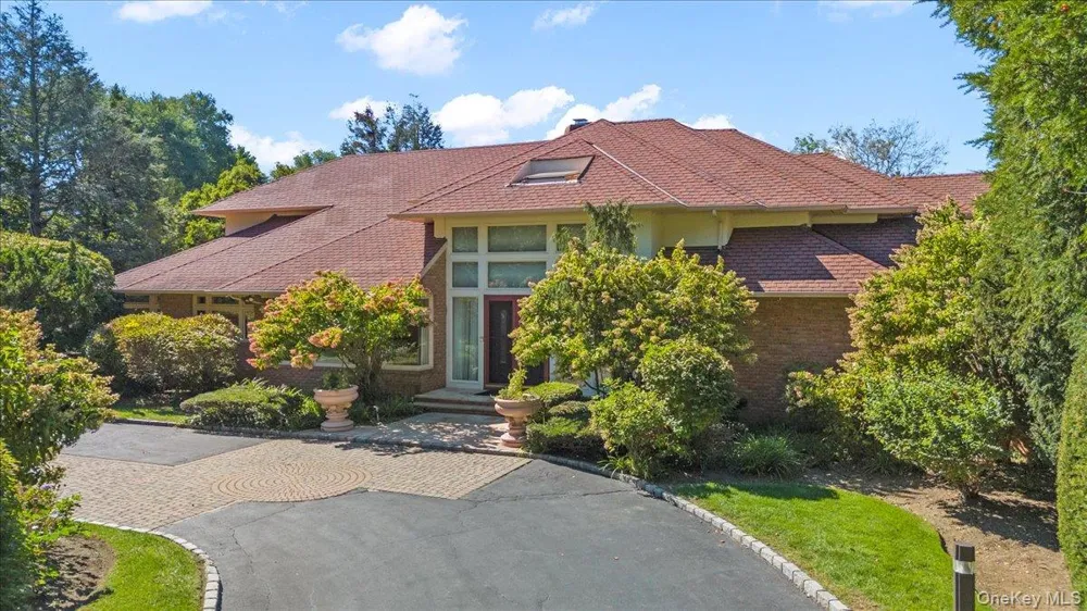 12 Ridge Court Old Brookville, NY 11545