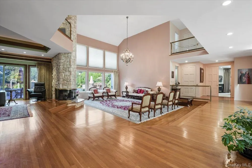 12 Ridge Court Old Brookville, NY 11545