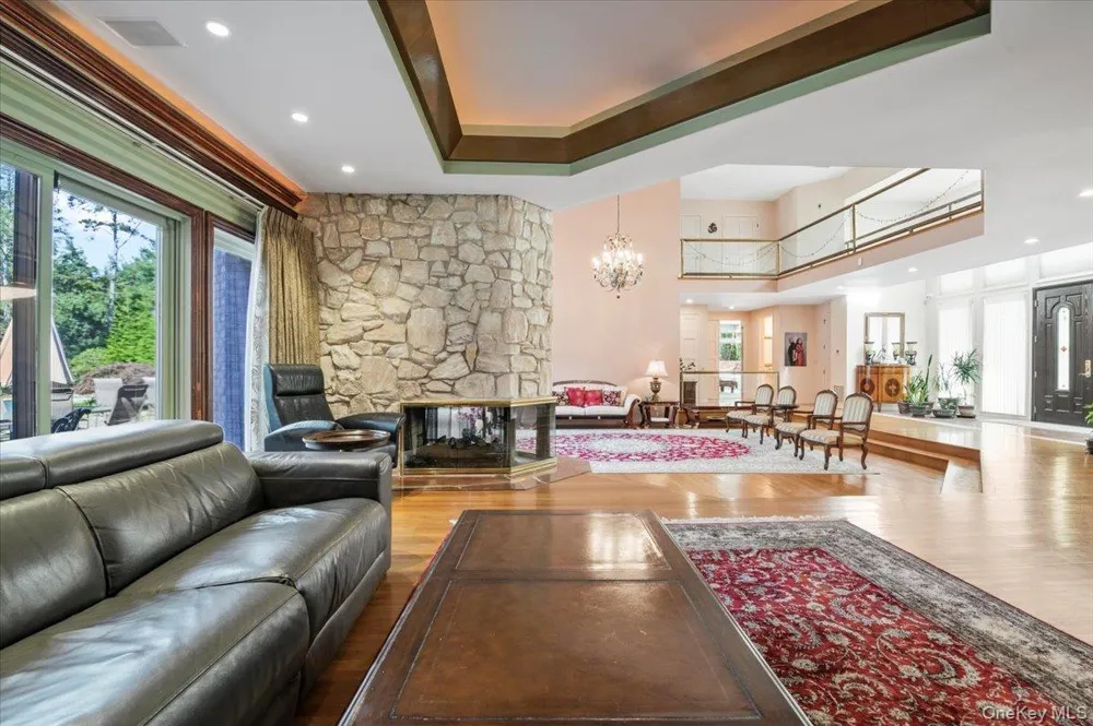 12 Ridge Court Old Brookville, NY 11545