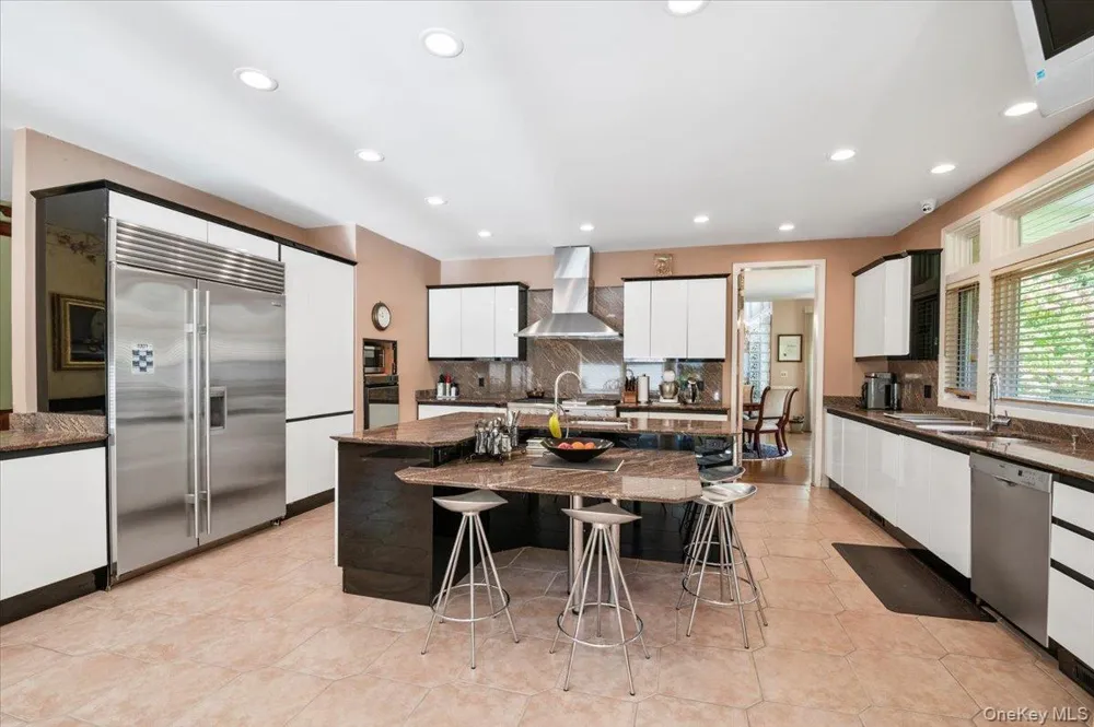 12 Ridge Court Old Brookville, NY 11545