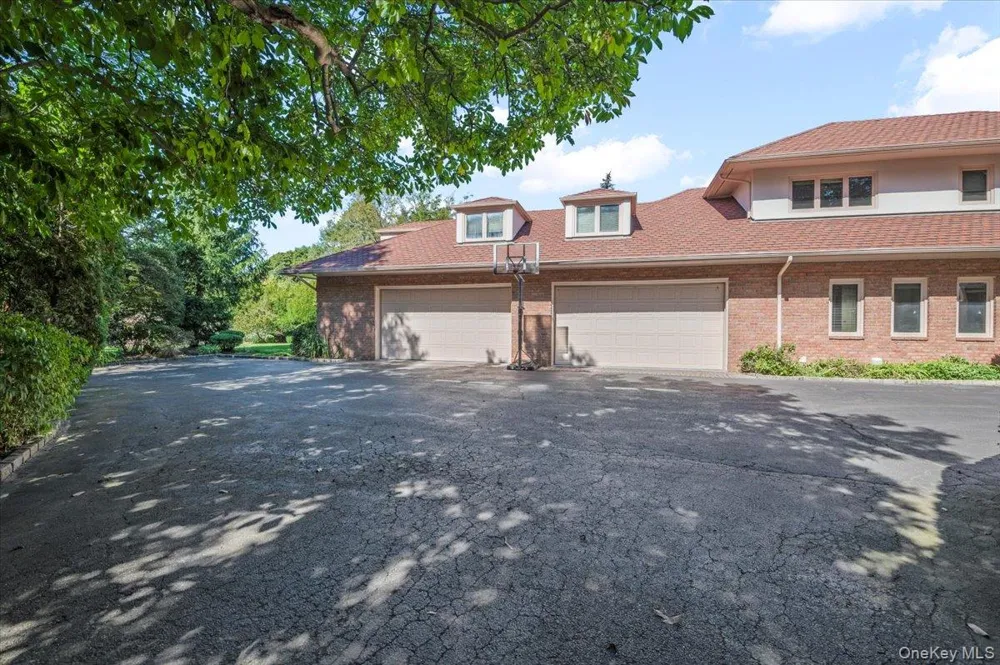 12 Ridge Court Old Brookville, NY 11545