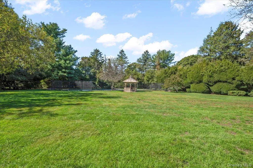 12 Ridge Court Old Brookville, NY 11545