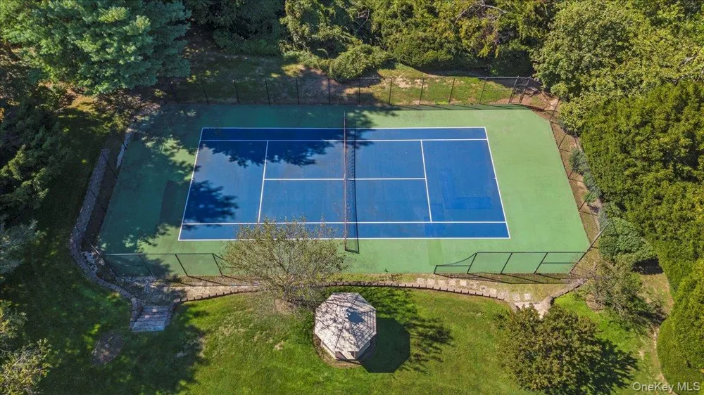 12 Ridge Court Old Brookville, NY 11545