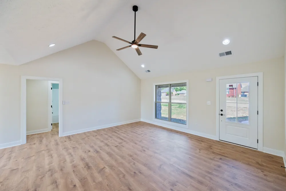 106 Derek Dr Lexington, TN 38351