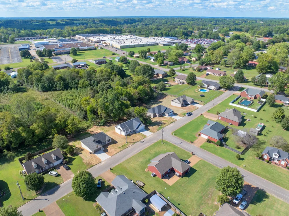 106 Derek Dr Lexington, TN 38351