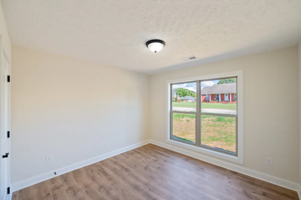 106 Derek Dr Lexington, TN 38351
