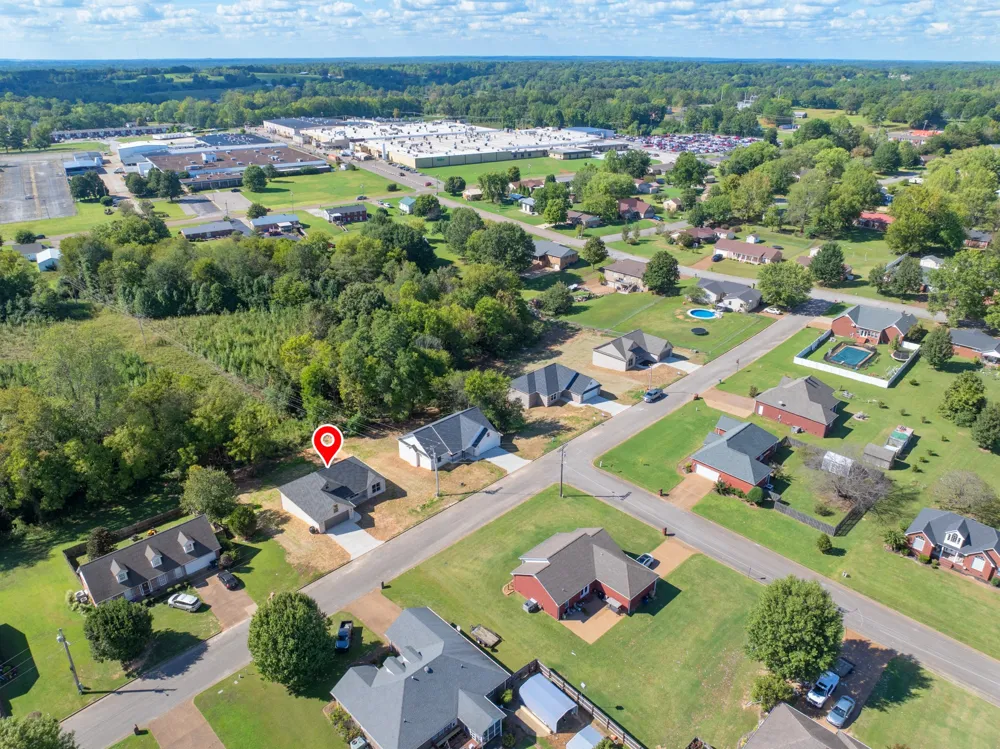 106 Derek Dr Lexington, TN 38351