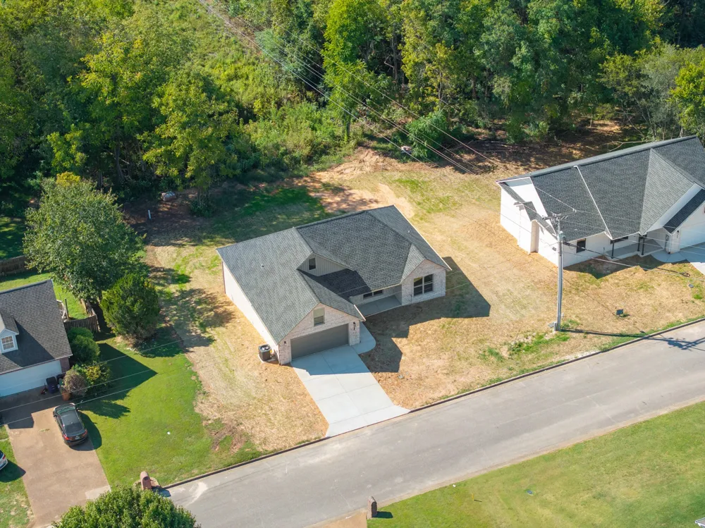 106 Derek Dr Lexington, TN 38351