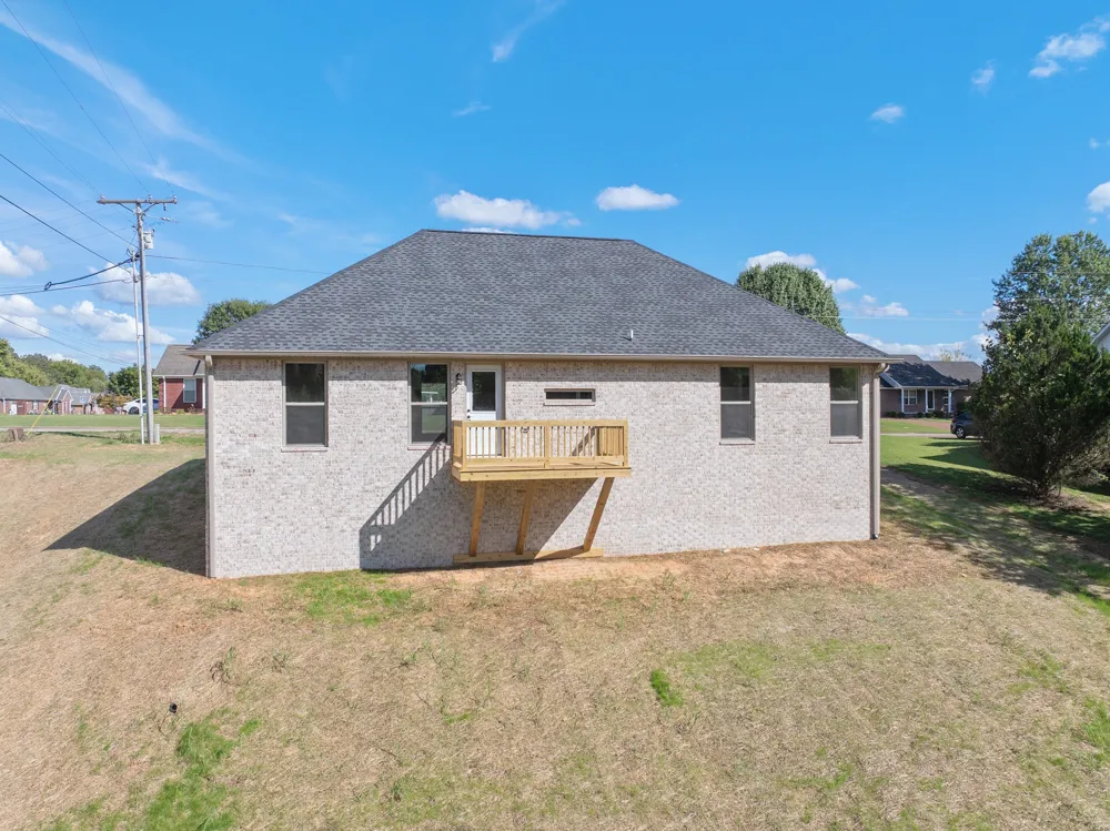 106 Derek Dr Lexington, TN 38351