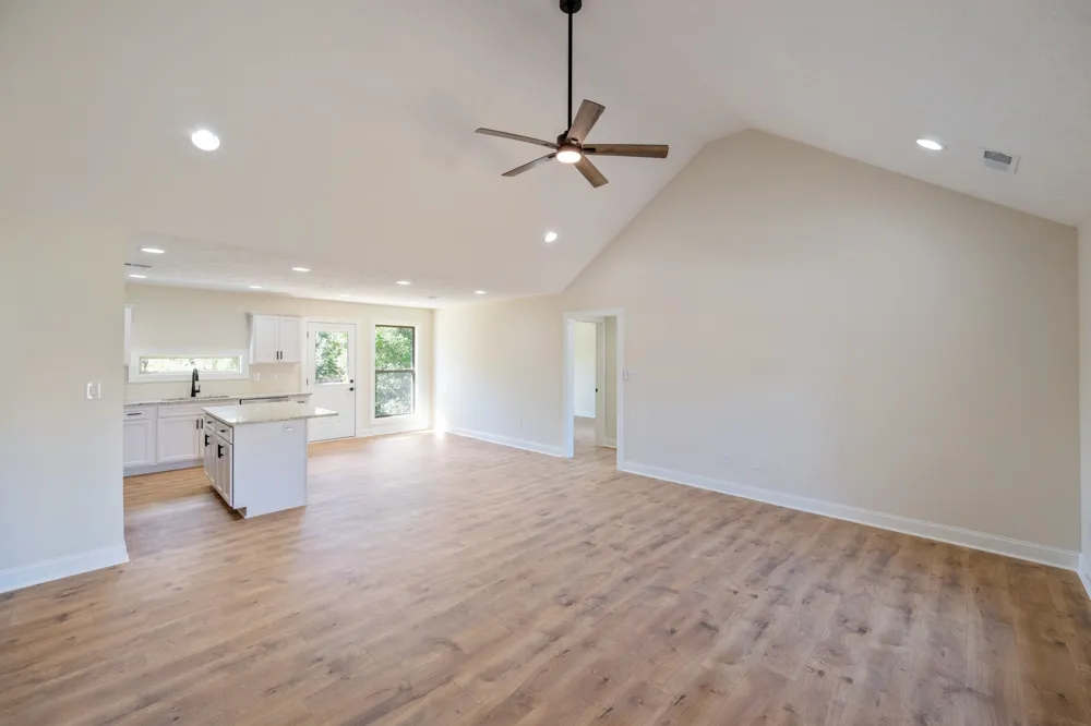 106 Derek Dr Lexington, TN 38351