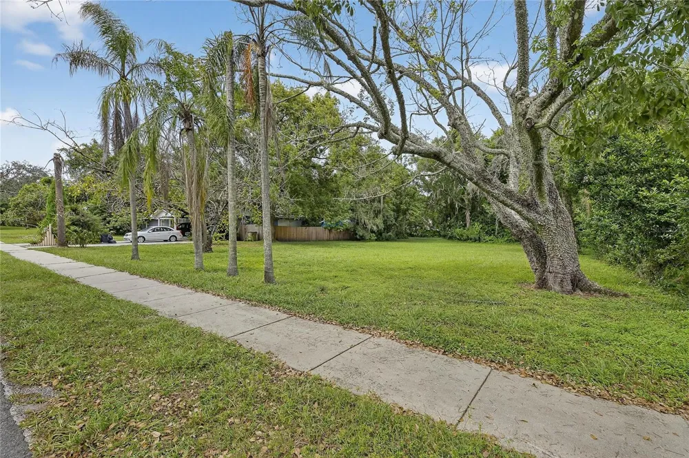 5208 E 122ND AVENUE Temple Terrace, FL 33617