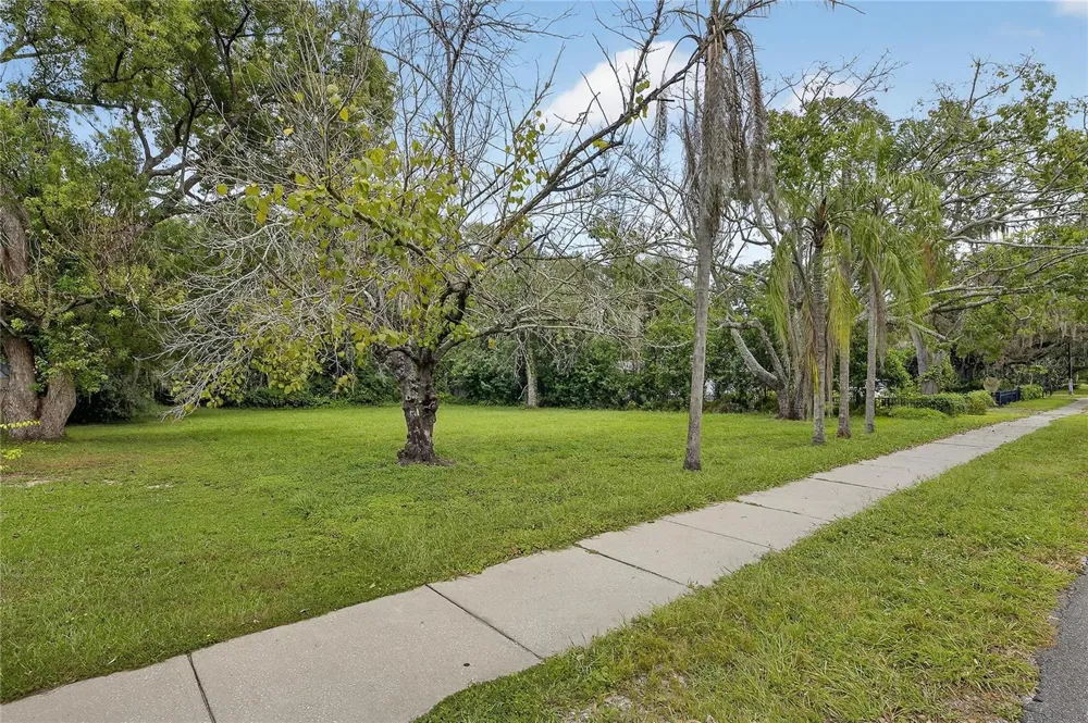 5208 E 122ND AVENUE Temple Terrace, FL 33617