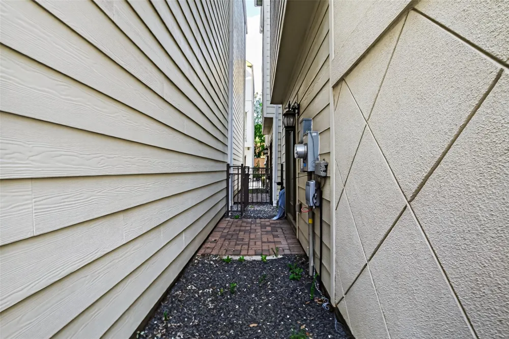 8225 Cambridge Street Houston, TX 77054